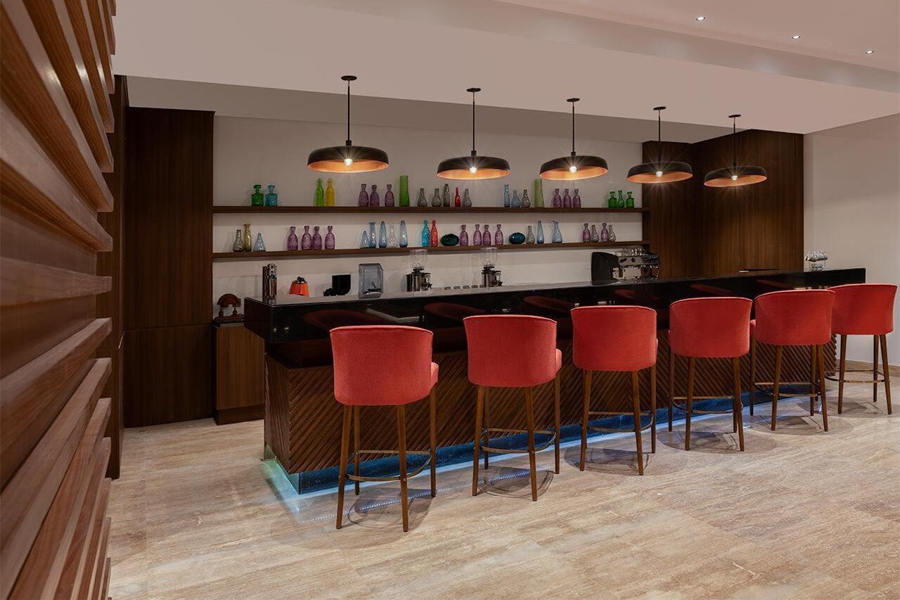 Crystal Inn Hotel - Alamein (Adults Only) เอลอาลาเมน ภายนอก รูปภาพ The bar at the lounge