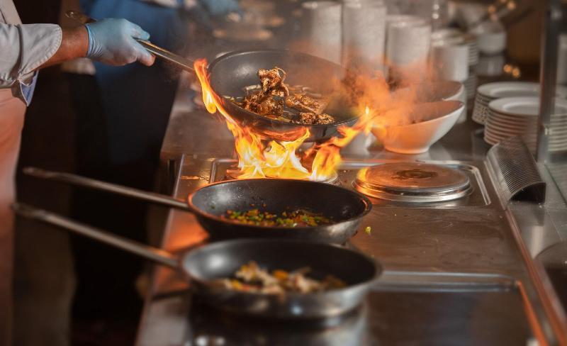 Crystal Inn Hotel - Alamein (Adults Only) เอลอาลาเมน ภายนอก รูปภาพ A wok in use