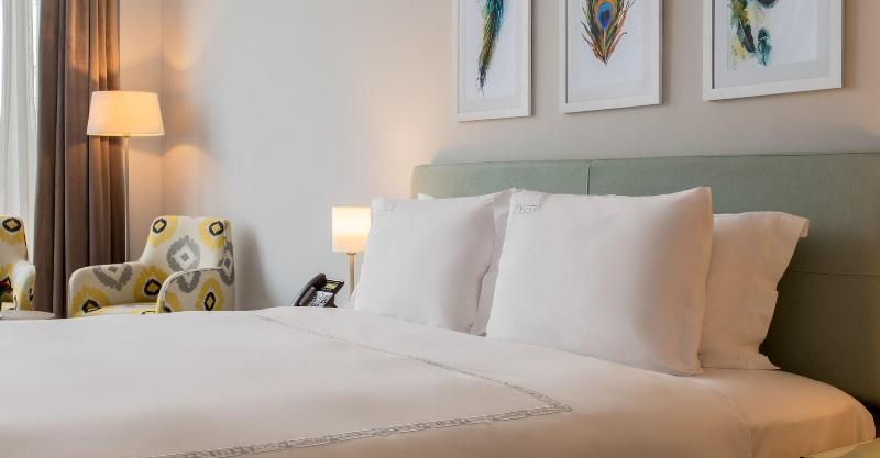 Crystal Inn Hotel - Alamein (Adults Only) เอลอาลาเมน ภายนอก รูปภาพ A bed with two pillows