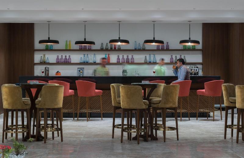 Crystal Inn Hotel - Alamein (Adults Only) เอลอาลาเมน ภายนอก รูปภาพ The bar at the lounge