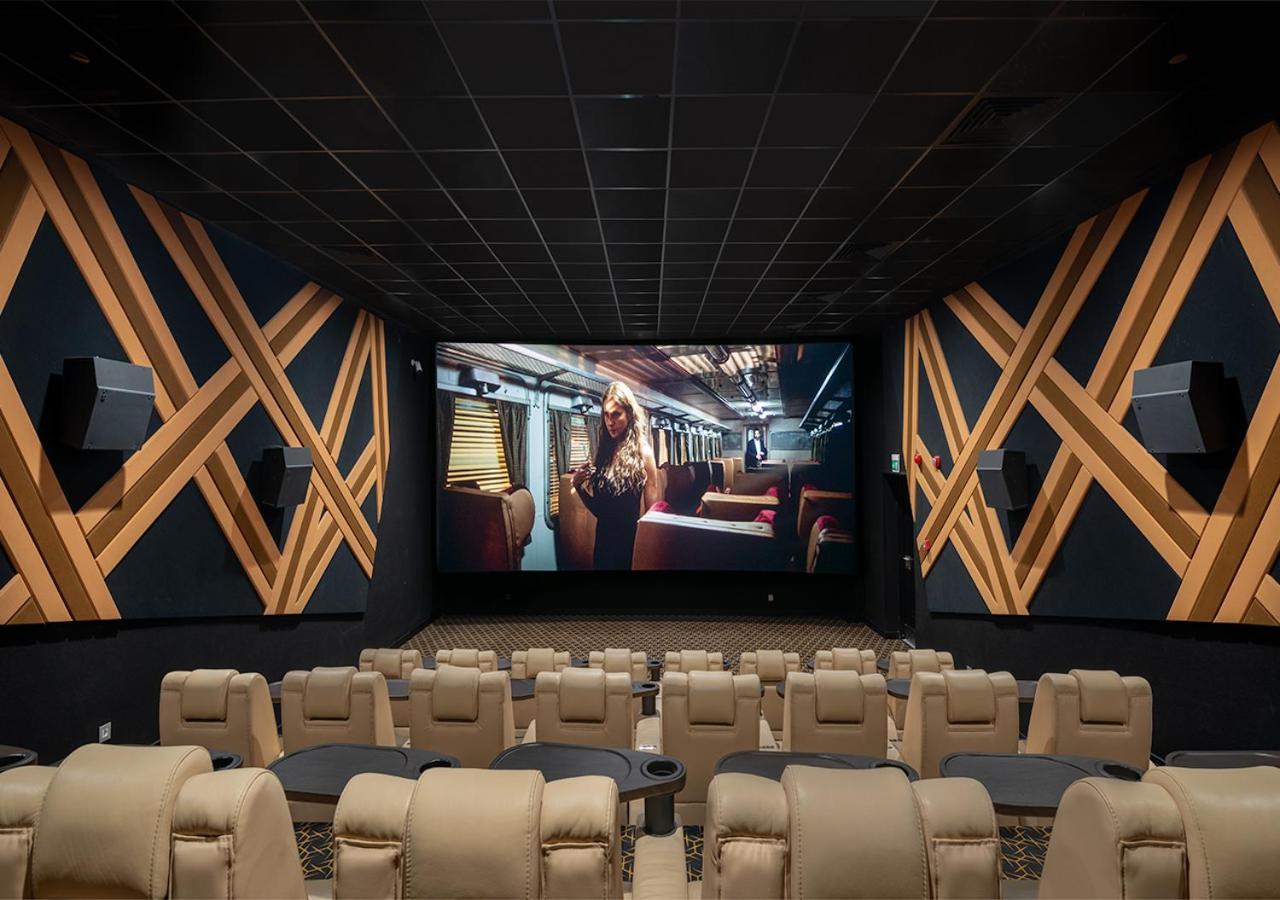 Crystal Inn Hotel - Alamein (Adults Only) เอลอาลาเมน ภายนอก รูปภาพ The interior of a typical movie theater