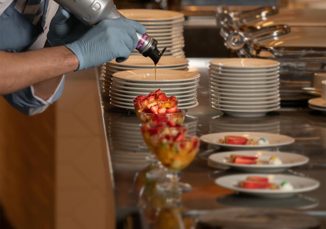 Crystal Inn Hotel - Alamein (Adults Only) เอลอาลาเมน ภายนอก รูปภาพ A pastry chef finishing a dessert